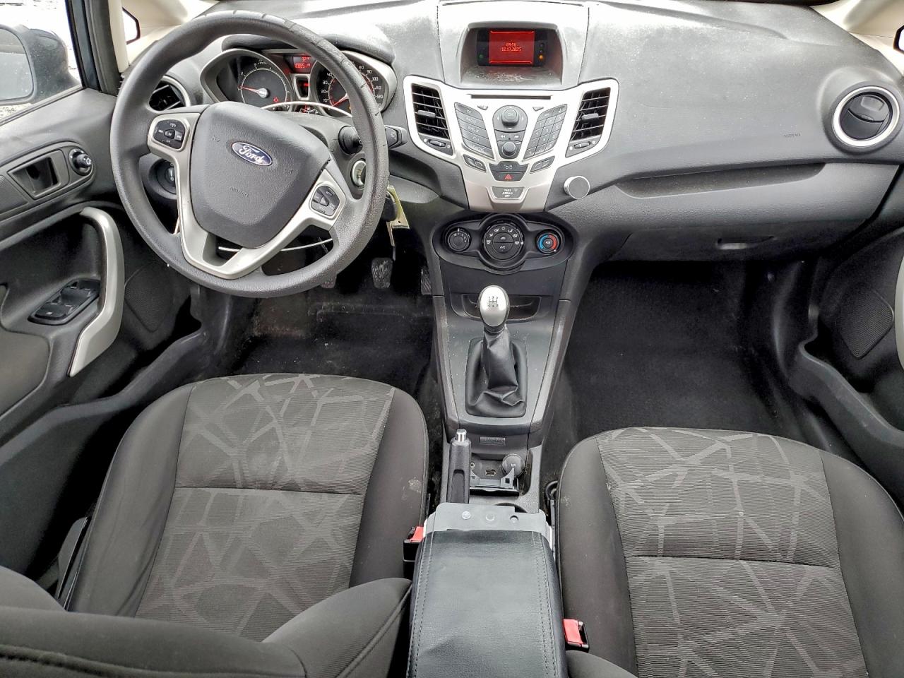 2011 FORD FIESTA SE photo 8