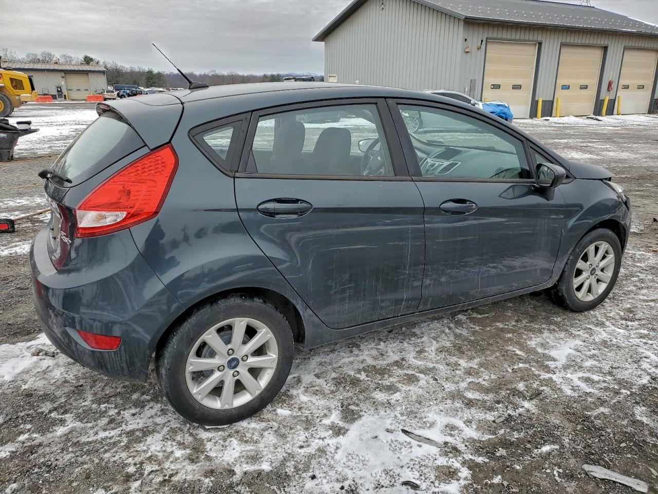 2011 FORD FIESTA SE photo 3