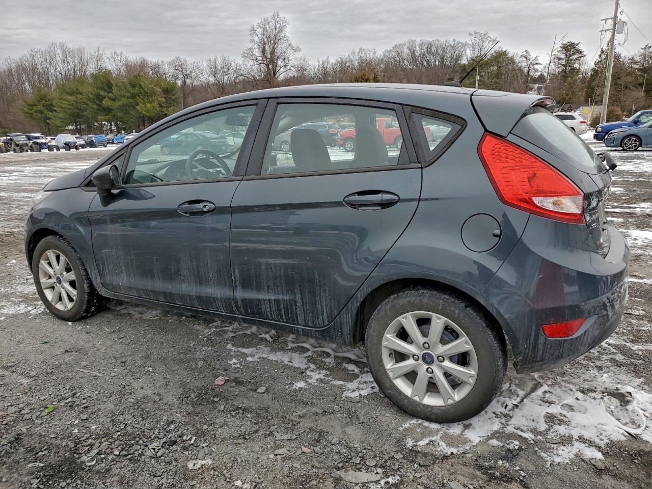 2011 FORD FIESTA SE photo 2
