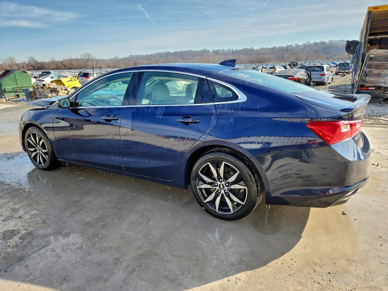 2018 CHEVROLET MALIBU LT photo 2