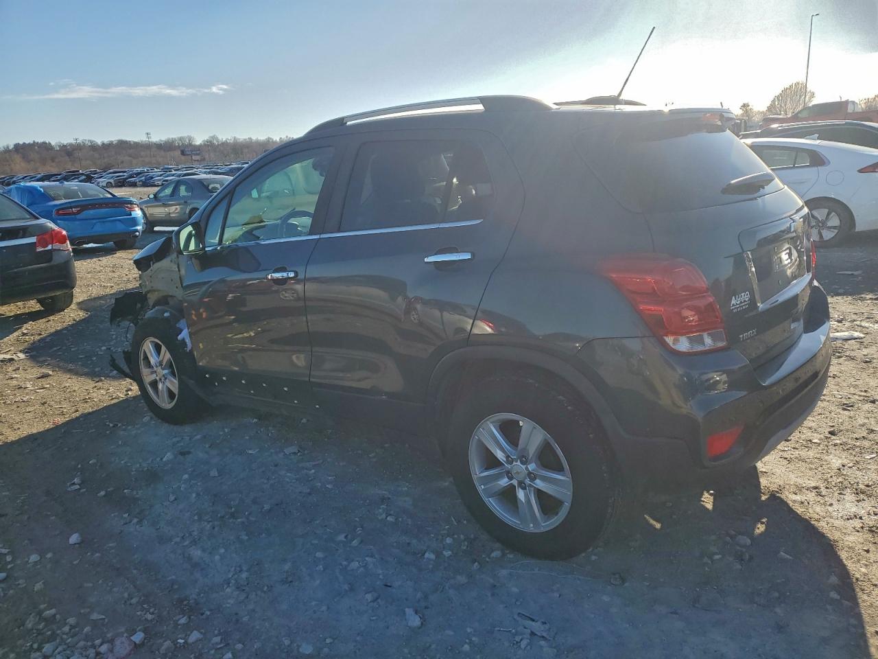 2018 CHEVROLET TRAX 1LT photo 2
