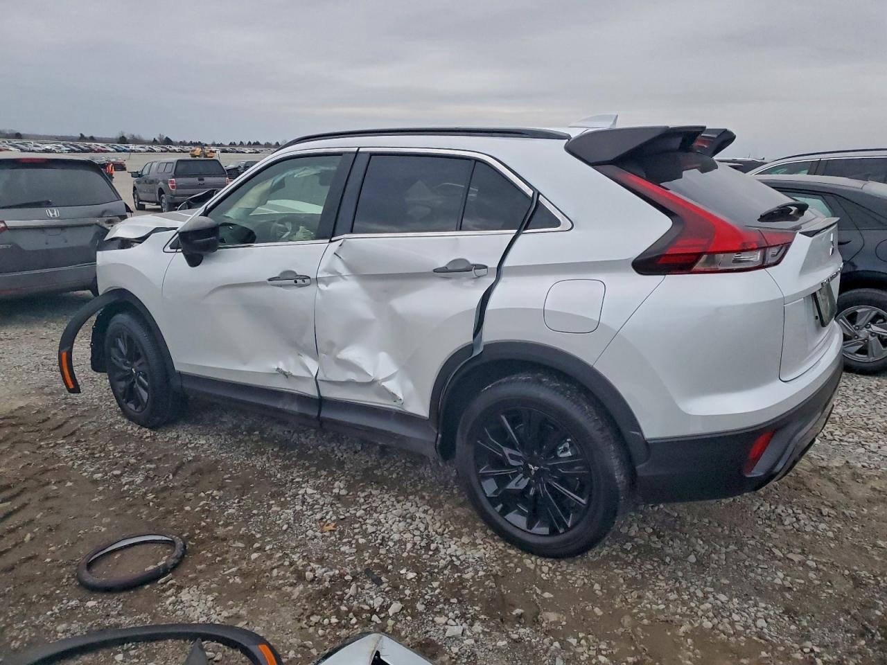 2025 MITSUBISHI ECLIPSE CROSS SE photo 4
