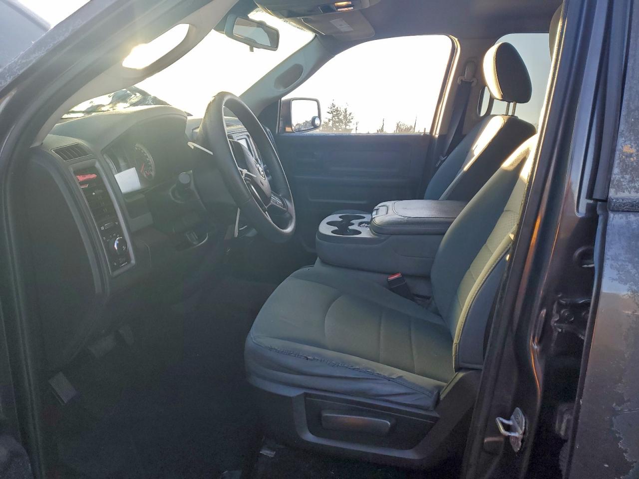 2014 RAM 1500 ST photo 19