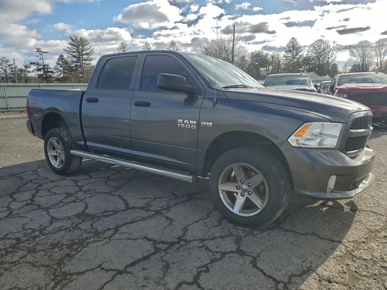 2014 RAM 1500 ST photo 10