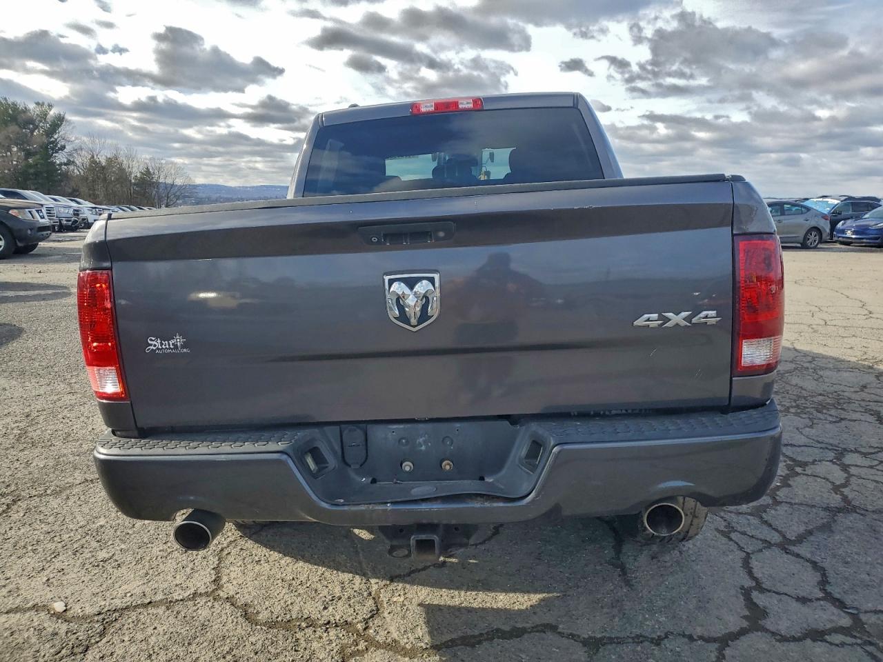 2014 RAM 1500 ST photo 16
