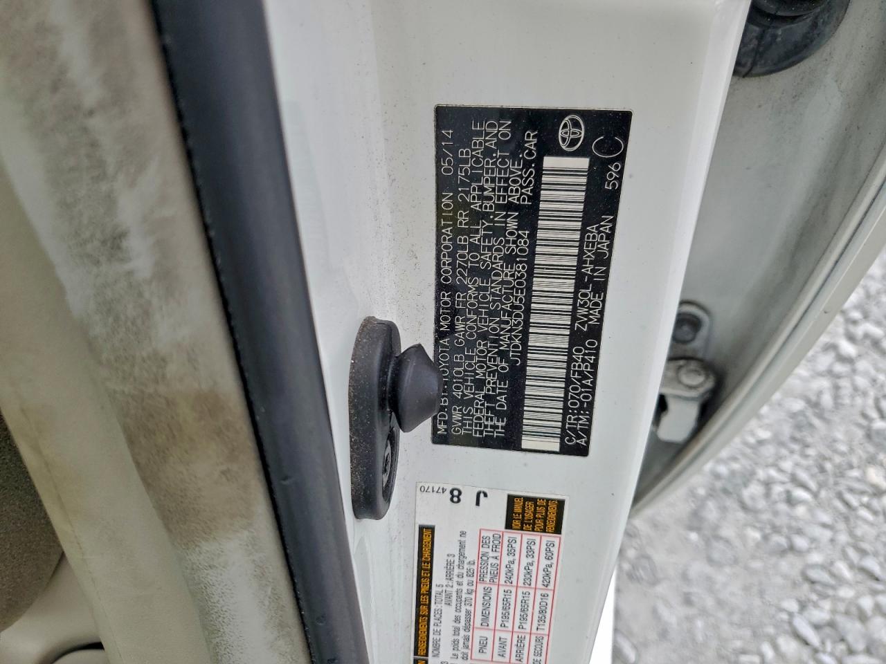 2014 TOYOTA PRIUS photo 27