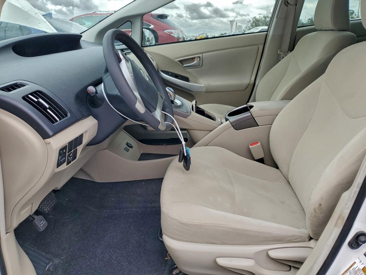 2014 TOYOTA PRIUS photo 13