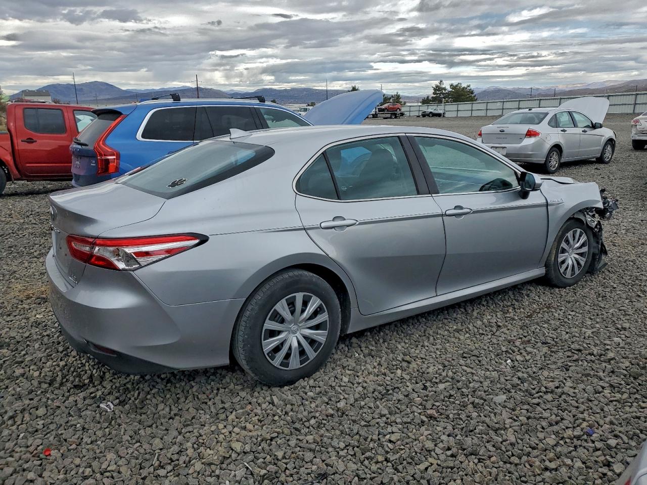 2020 TOYOTA CAMRY LE photo 3
