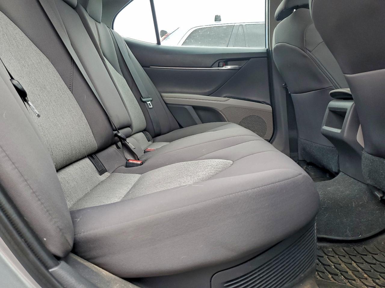 2020 TOYOTA CAMRY LE photo 10