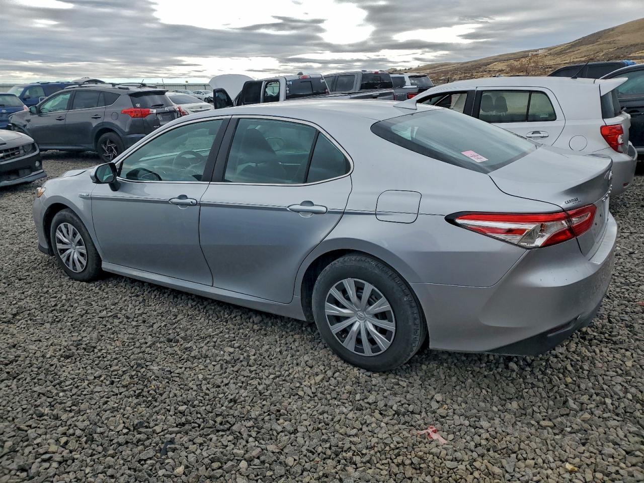 2020 TOYOTA CAMRY LE photo 2