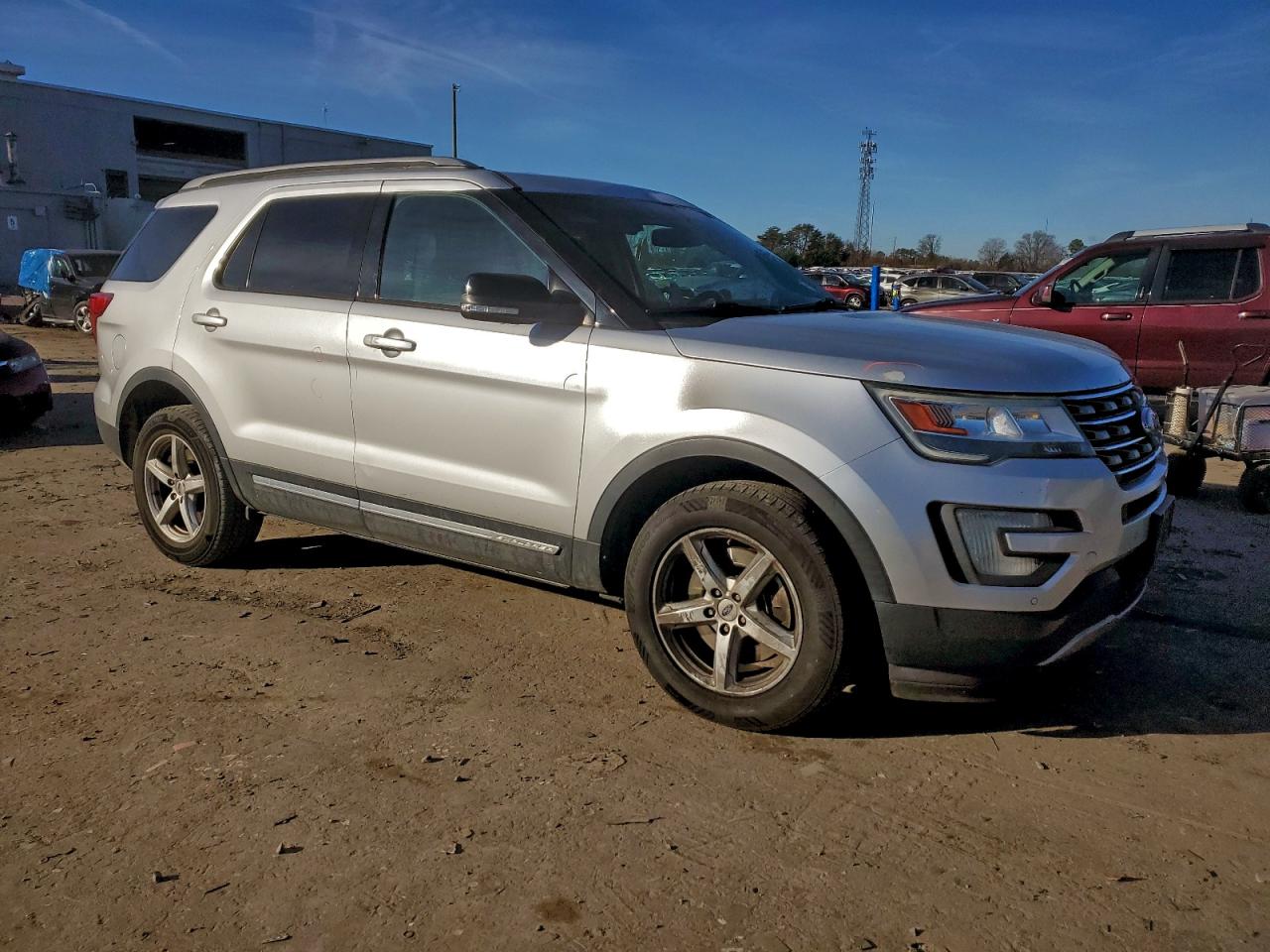 2016 FORD EXPLORER XLT photo 4
