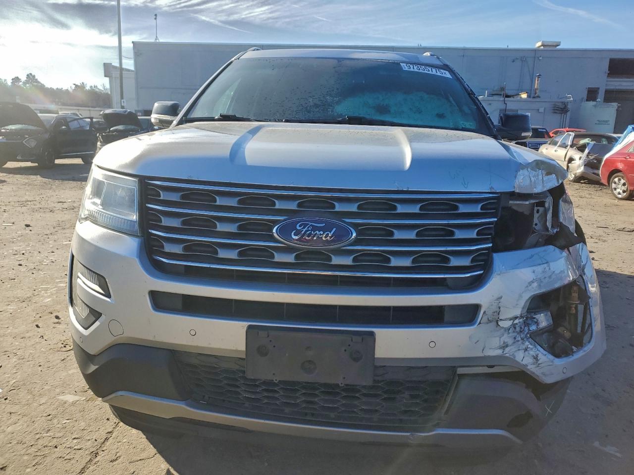 2016 FORD EXPLORER XLT photo 5