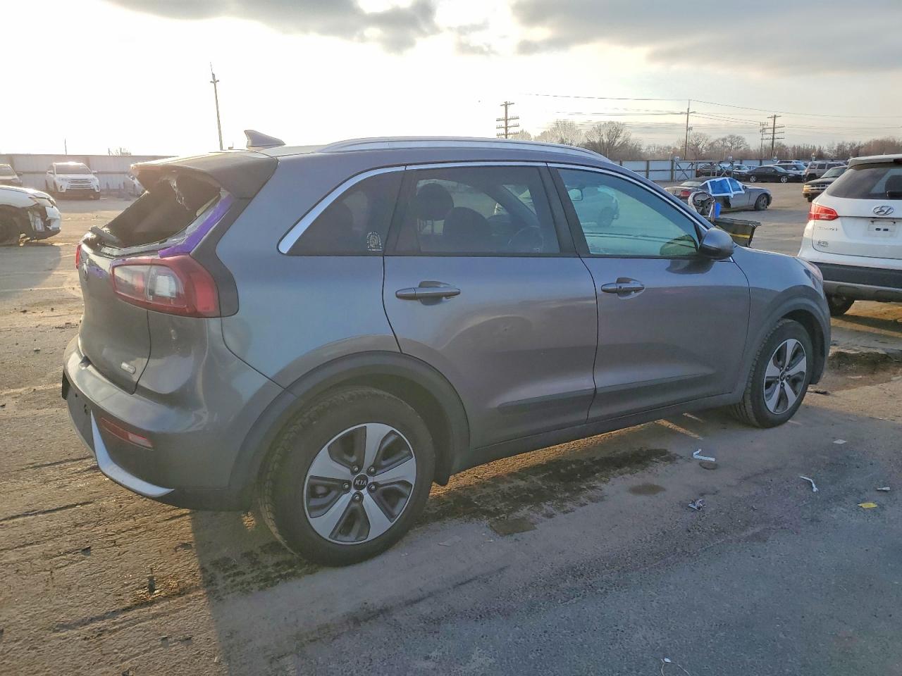 2017 KIA NIRO LX photo 3