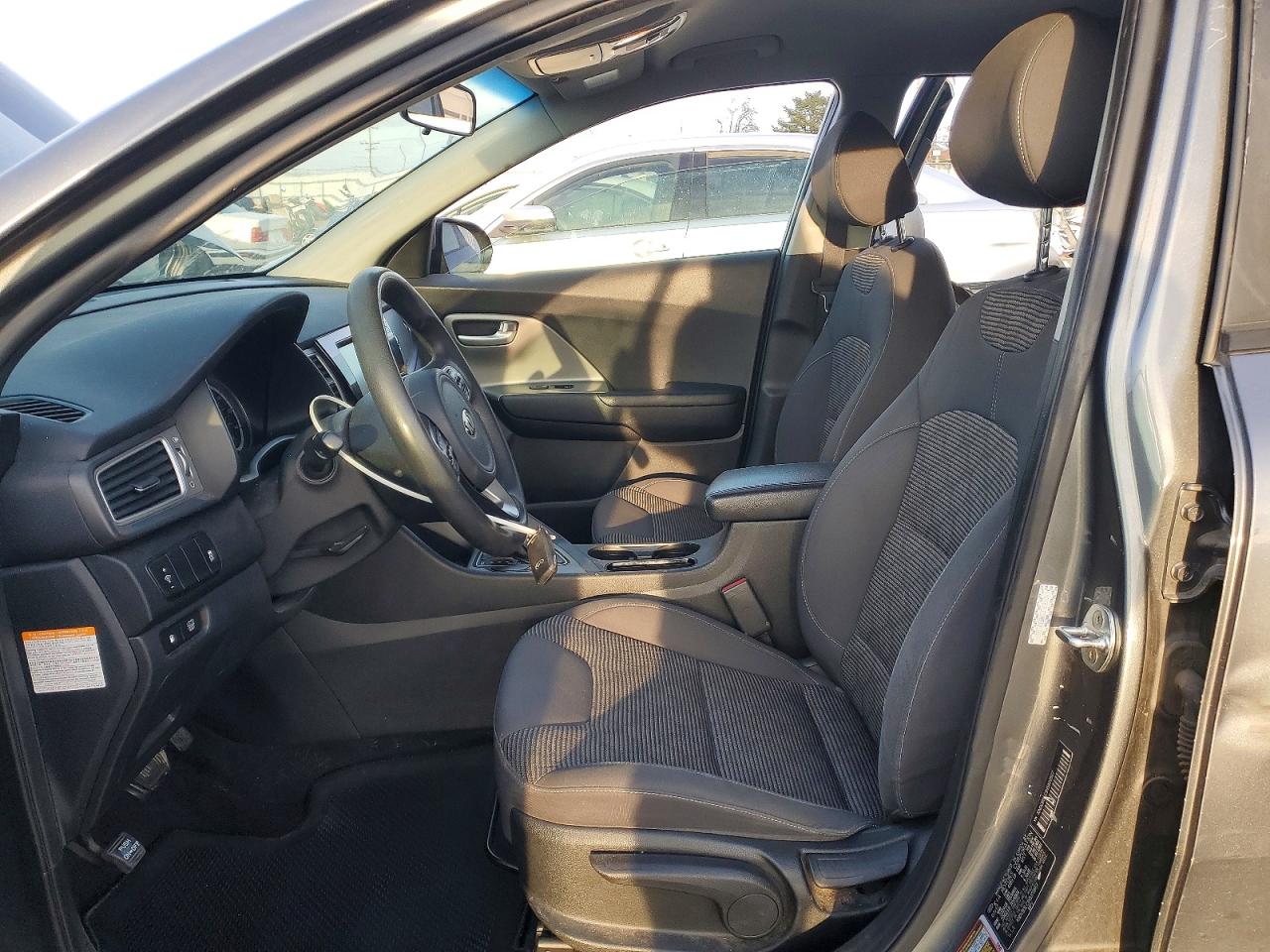 2017 KIA NIRO LX photo 7