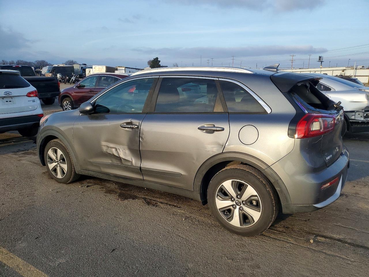2017 KIA NIRO LX photo 2