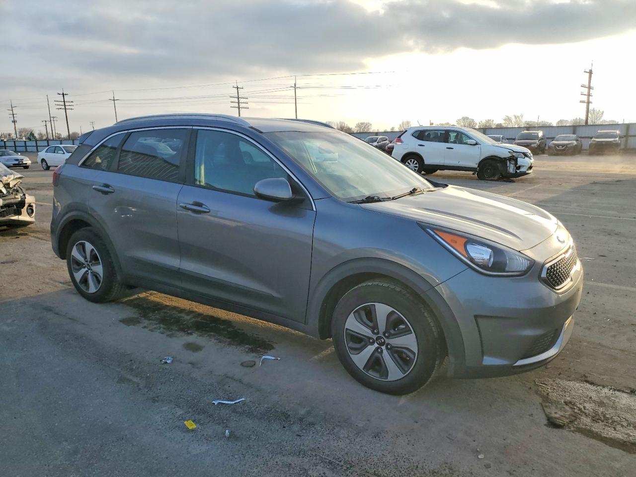 2017 KIA NIRO LX photo 4