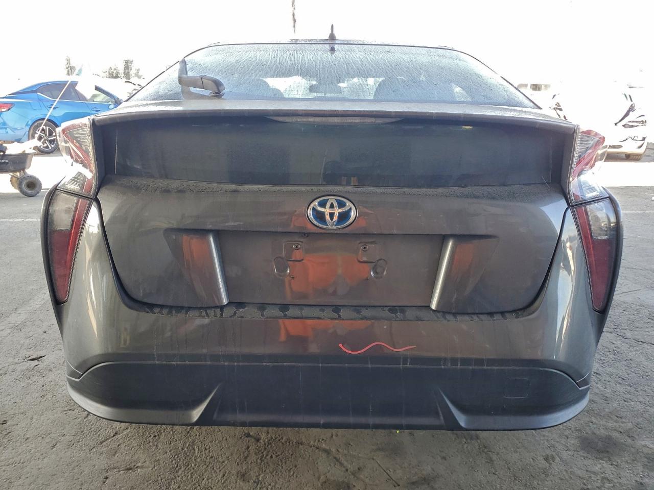2016 TOYOTA PRIUS photo 6