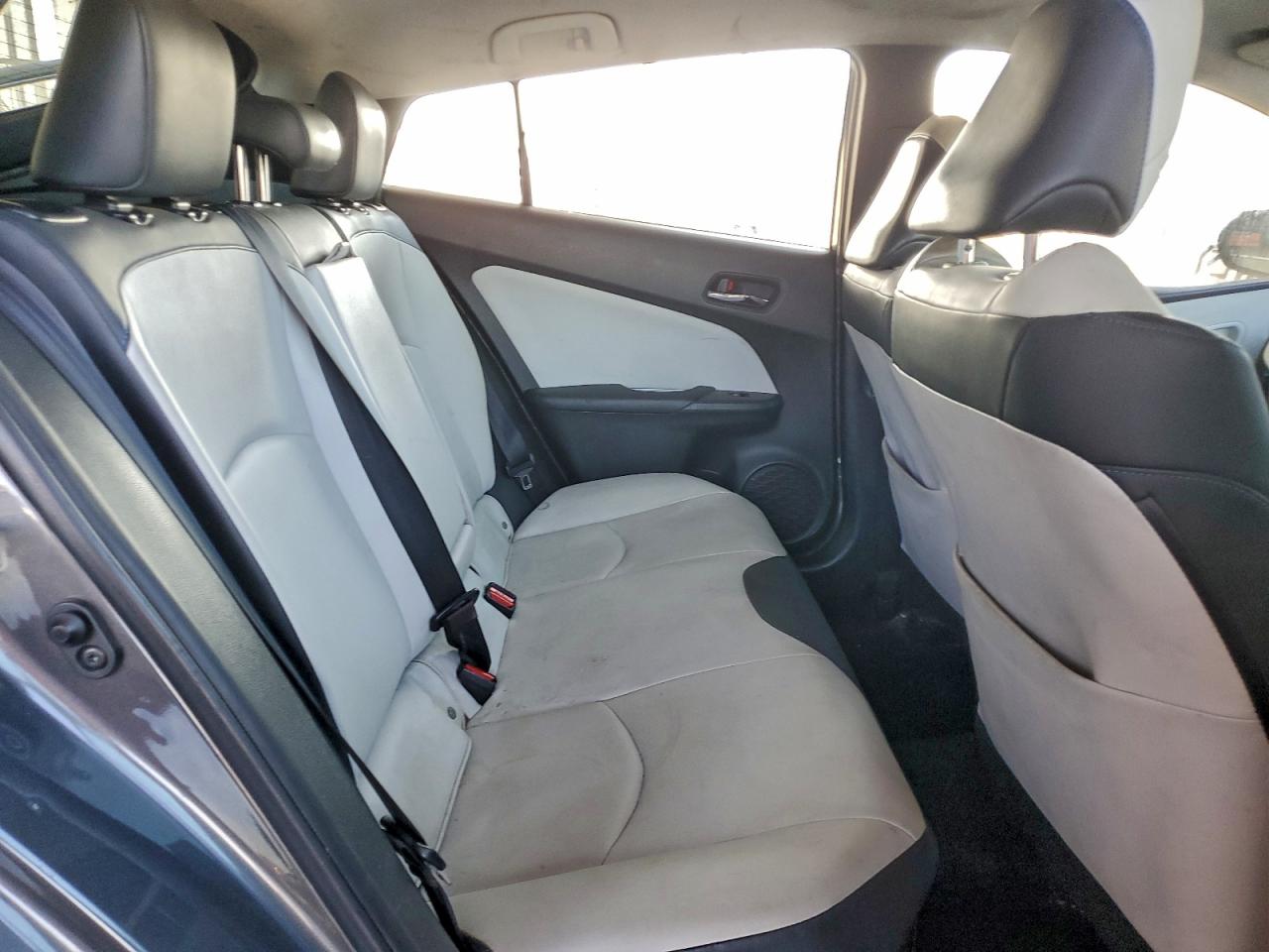 2016 TOYOTA PRIUS photo 10