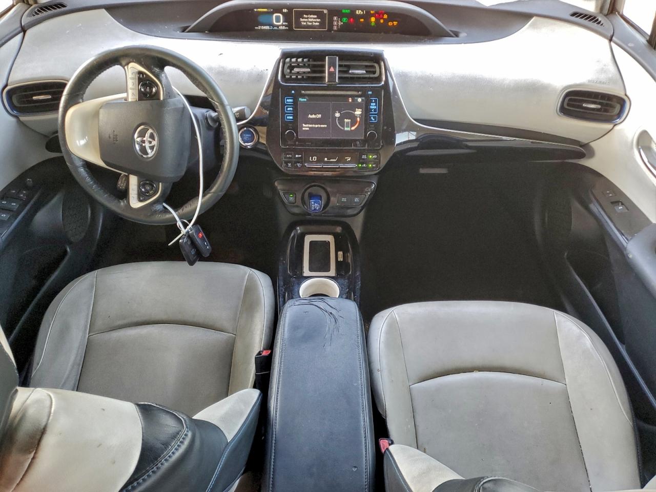 2016 TOYOTA PRIUS photo 8