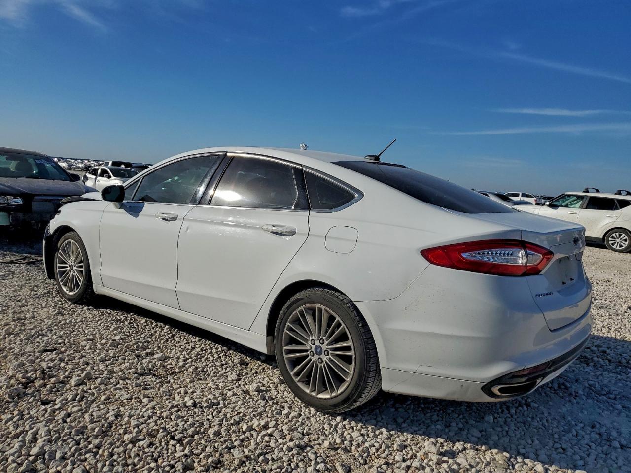 2014 FORD FUSION SE photo 2