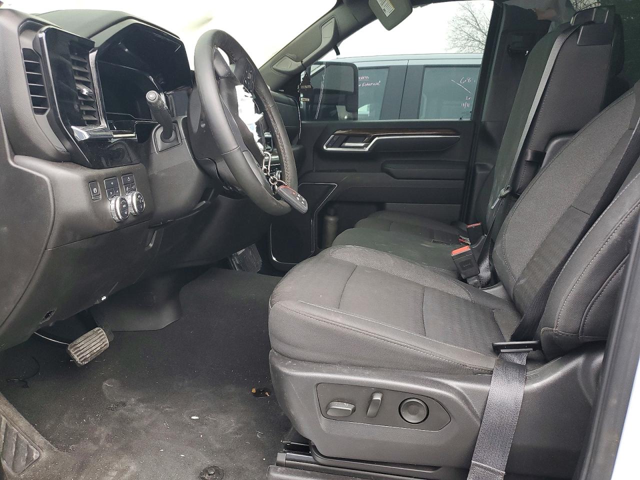 2025 GMC SIERRA K2500 SLE photo 7