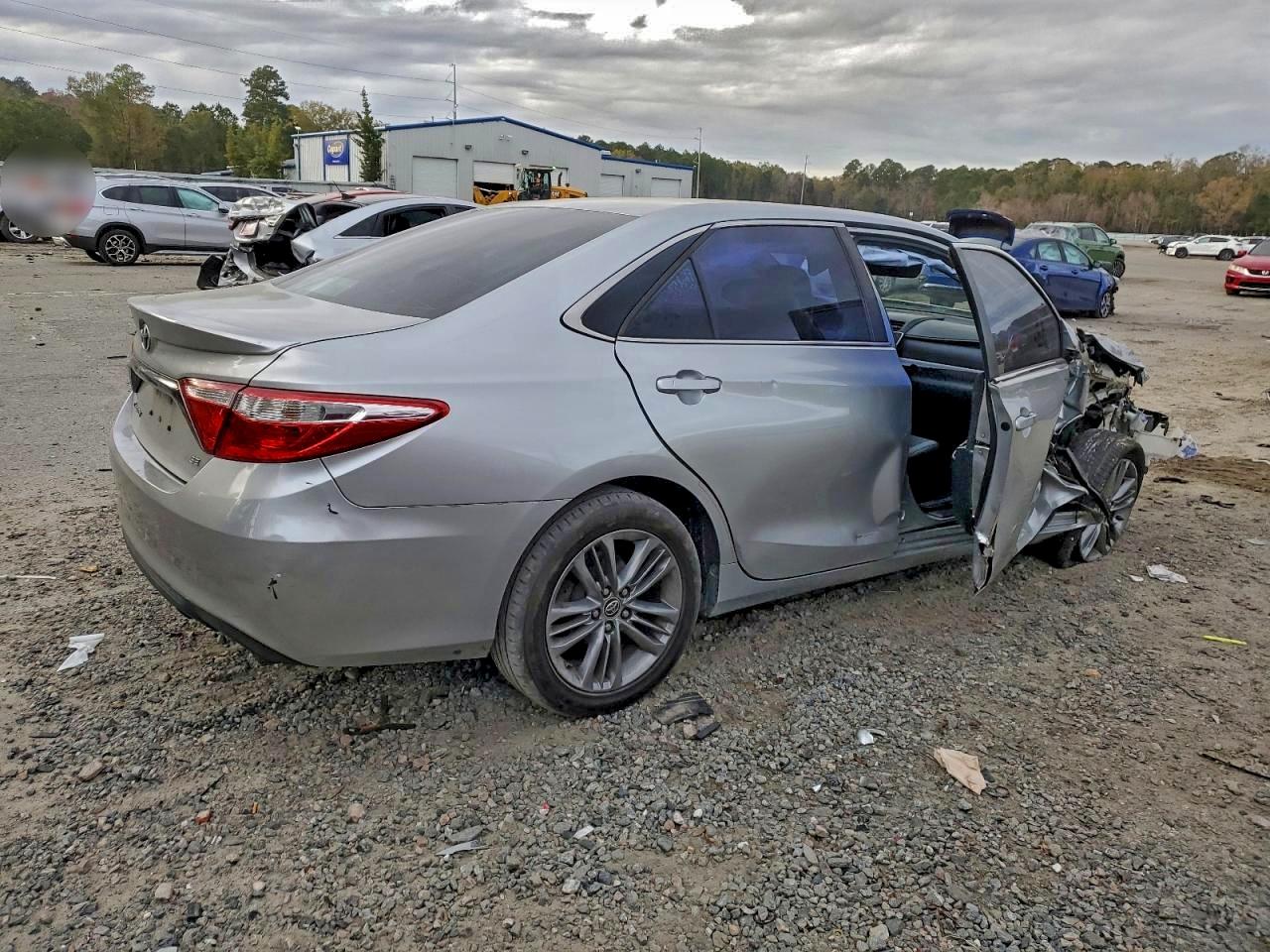 2015 TOYOTA CAMRY LE photo 7
