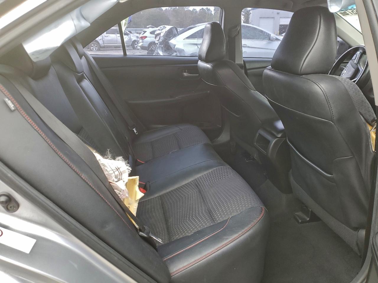 2015 TOYOTA CAMRY LE photo 28