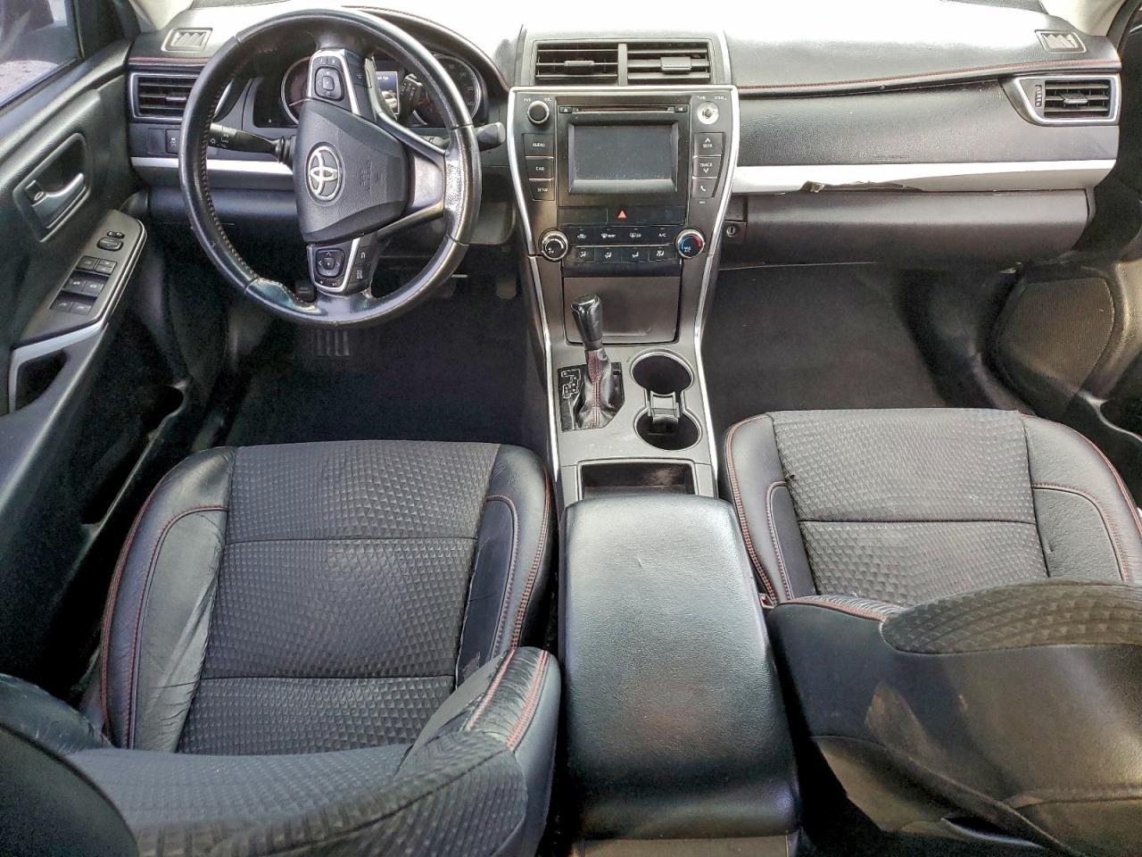 2015 TOYOTA CAMRY LE photo 22