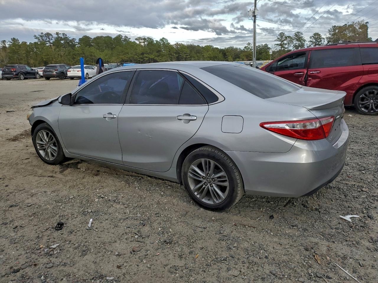 2015 TOYOTA CAMRY LE photo 4