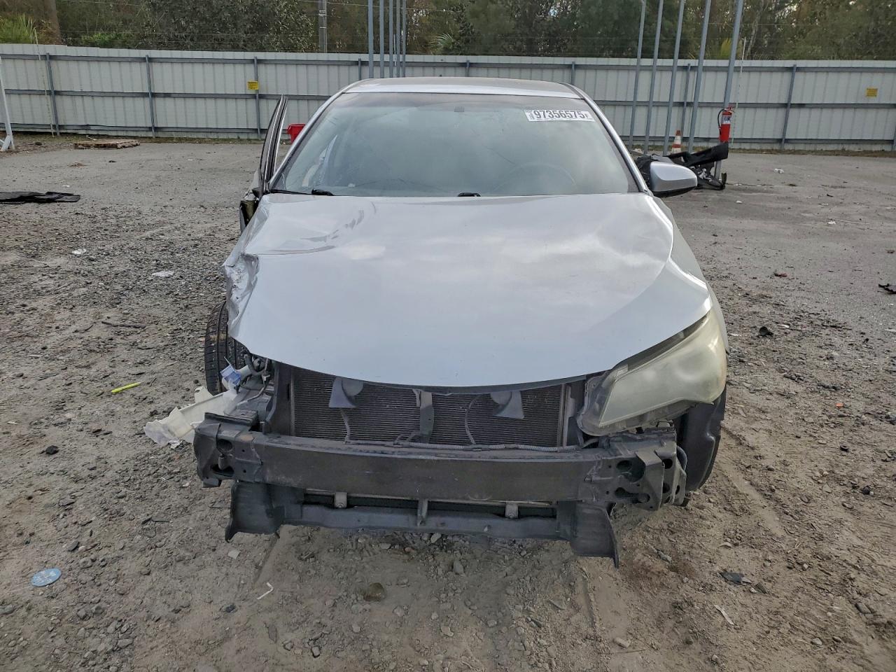 2015 TOYOTA CAMRY LE photo 13