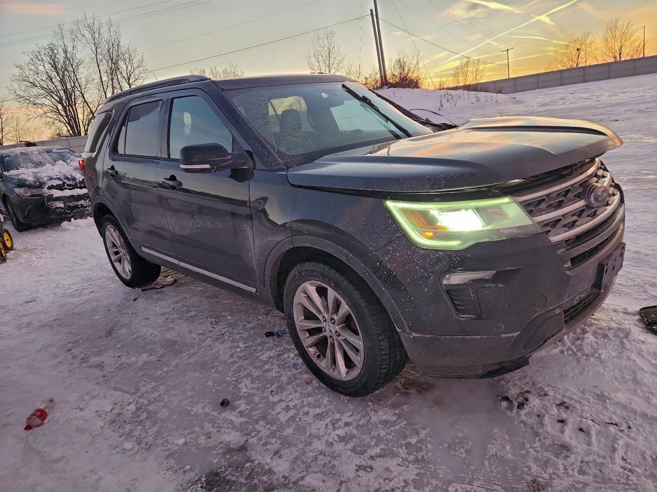 2018 FORD EXPLORER XLT photo 4