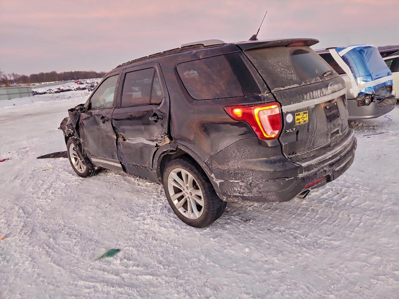 2018 FORD EXPLORER XLT photo 2