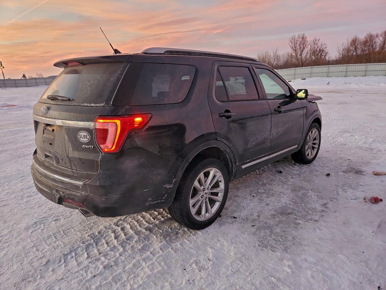 2018 FORD EXPLORER XLT photo 3