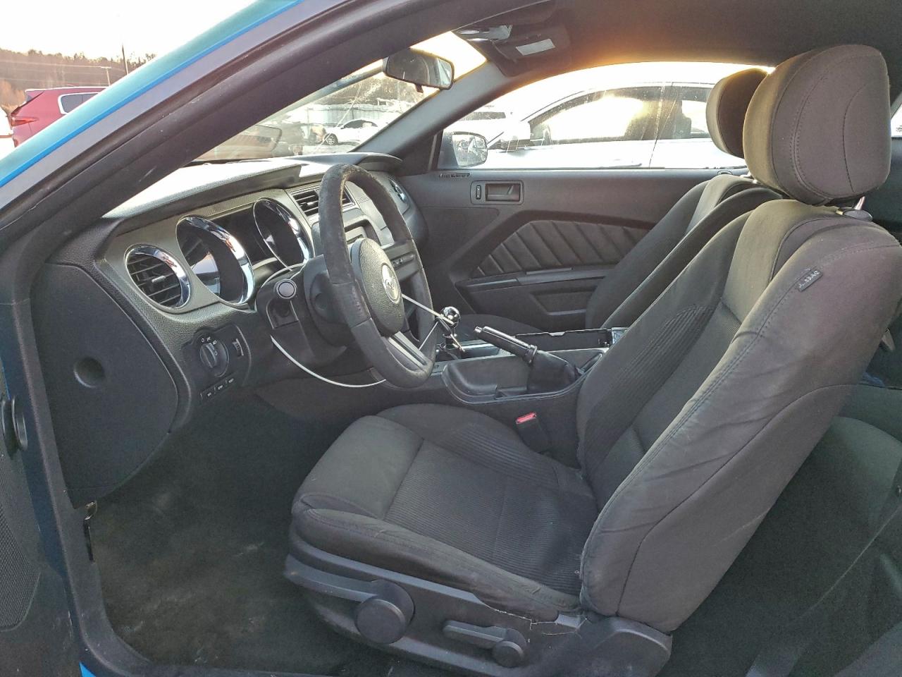 2012 FORD MUSTANG photo 7