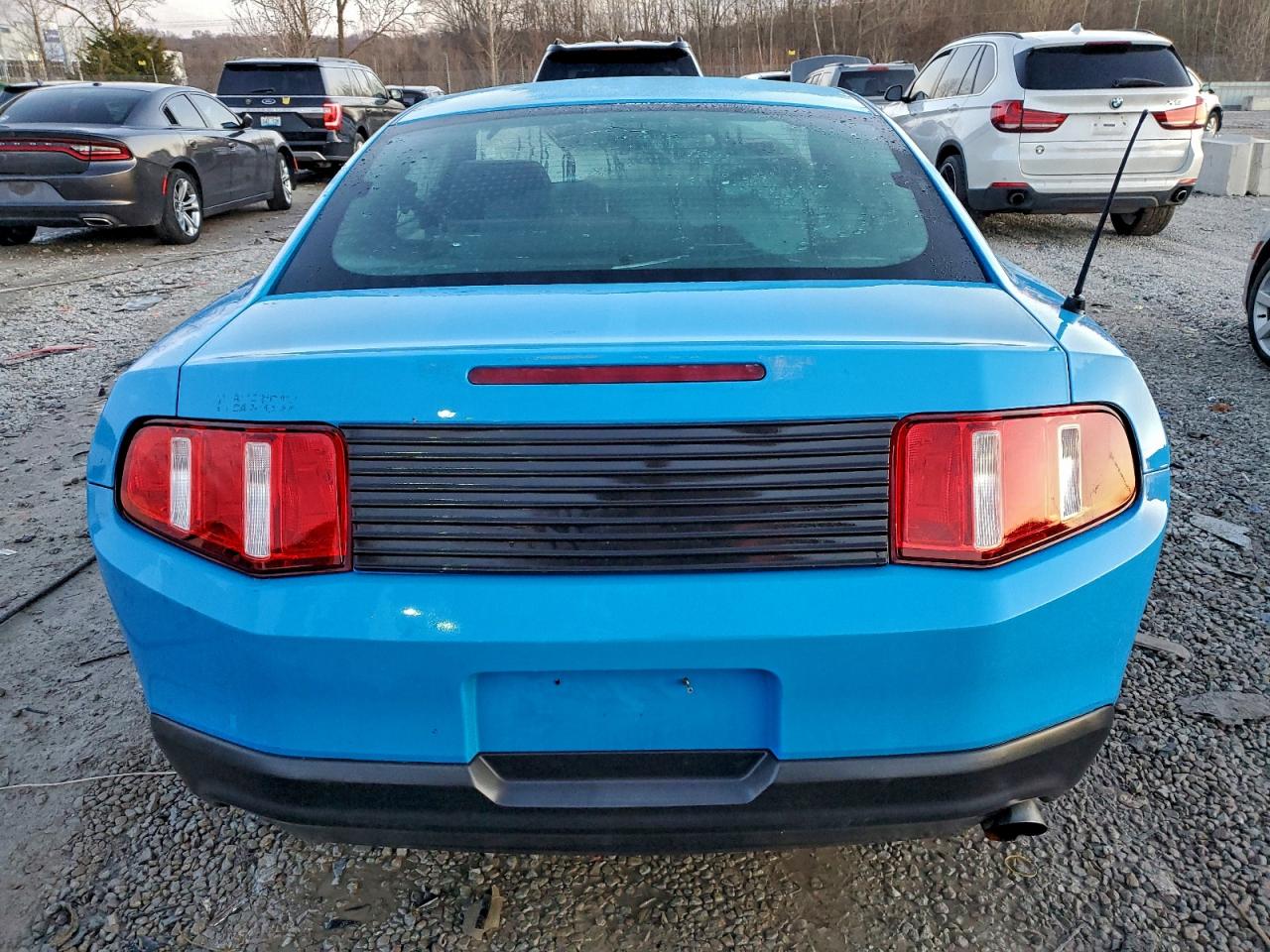 2012 FORD MUSTANG photo 6