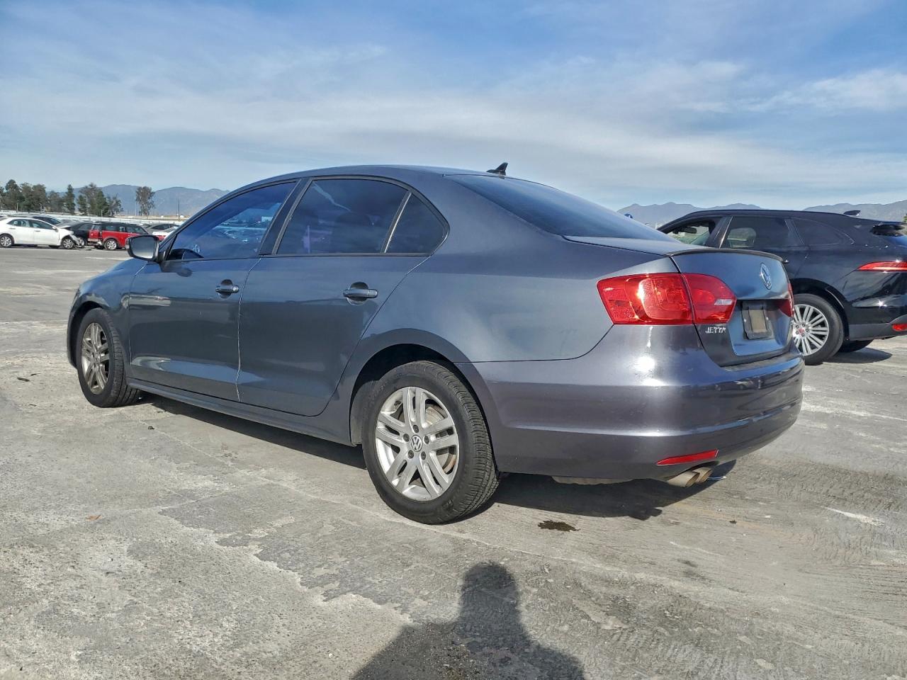 2011 VOLKSWAGEN JETTA SE photo 2