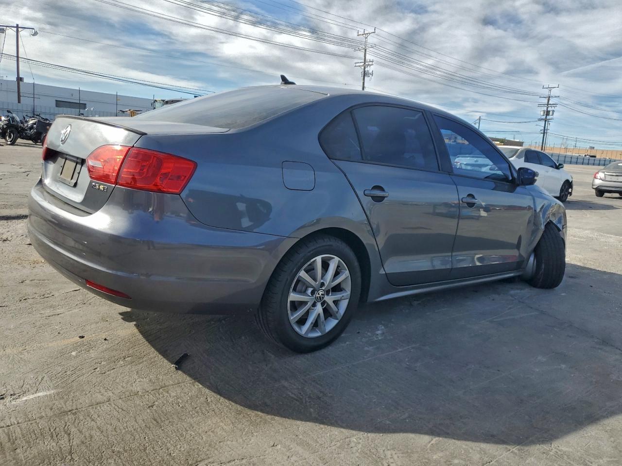 2011 VOLKSWAGEN JETTA SE photo 3