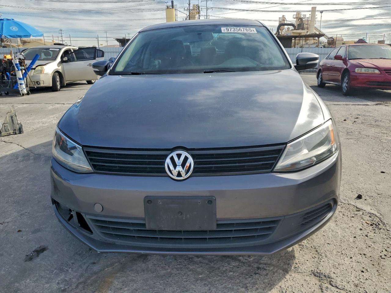 2011 VOLKSWAGEN JETTA SE photo 5