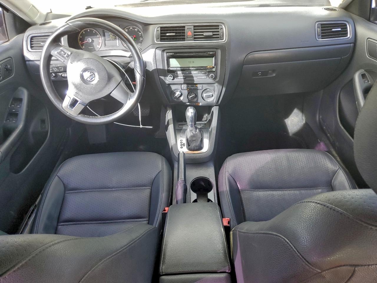 2011 VOLKSWAGEN JETTA SE photo 8