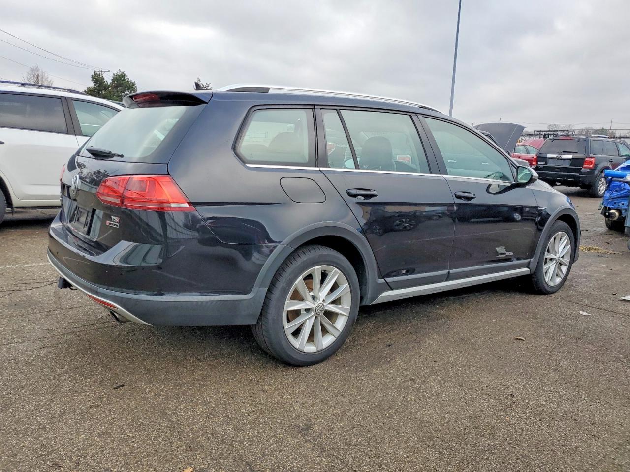 2017 VOLKSWAGEN GOLF ALLTRACK S photo 5