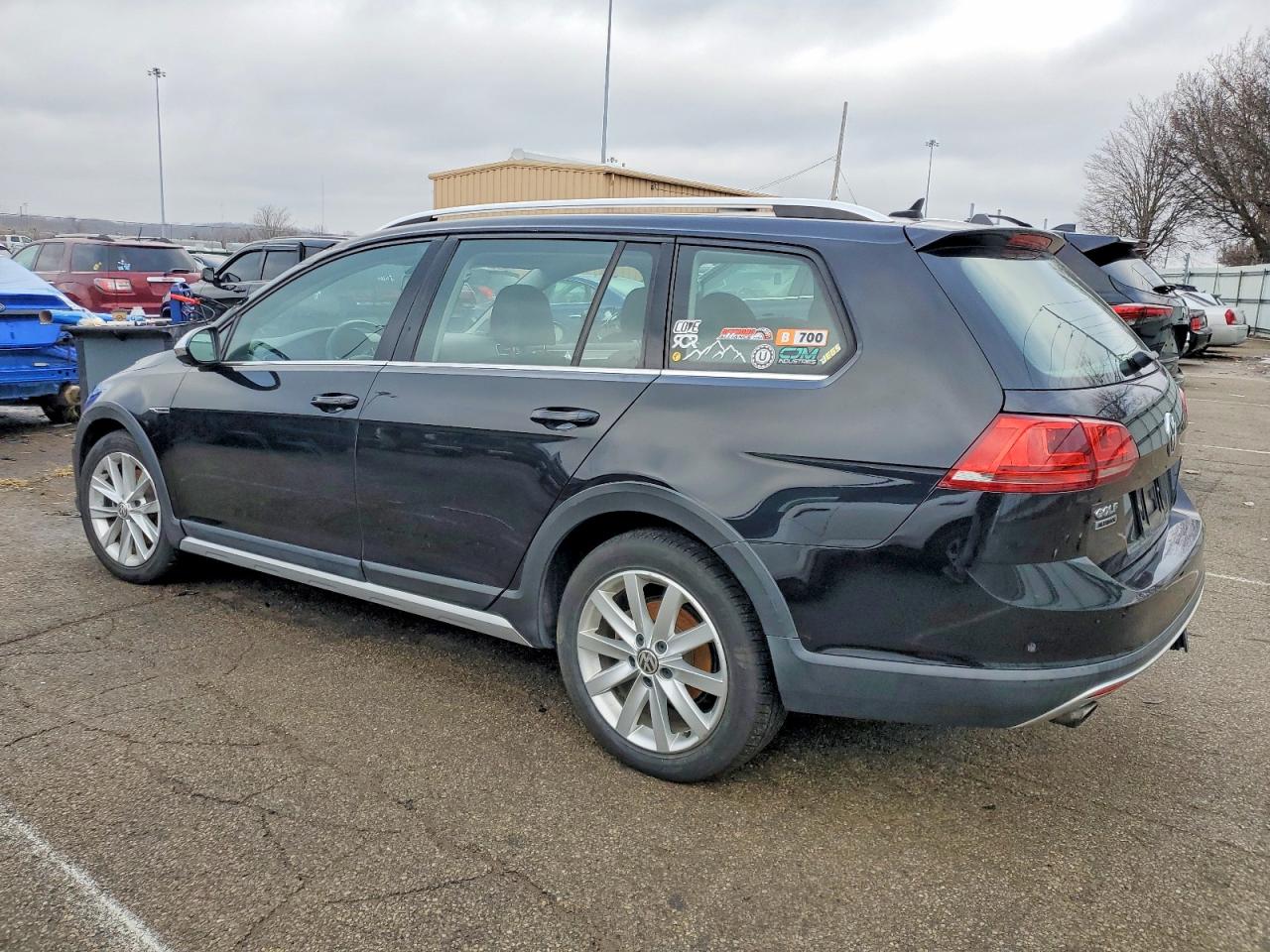 2017 VOLKSWAGEN GOLF ALLTRACK S photo 3