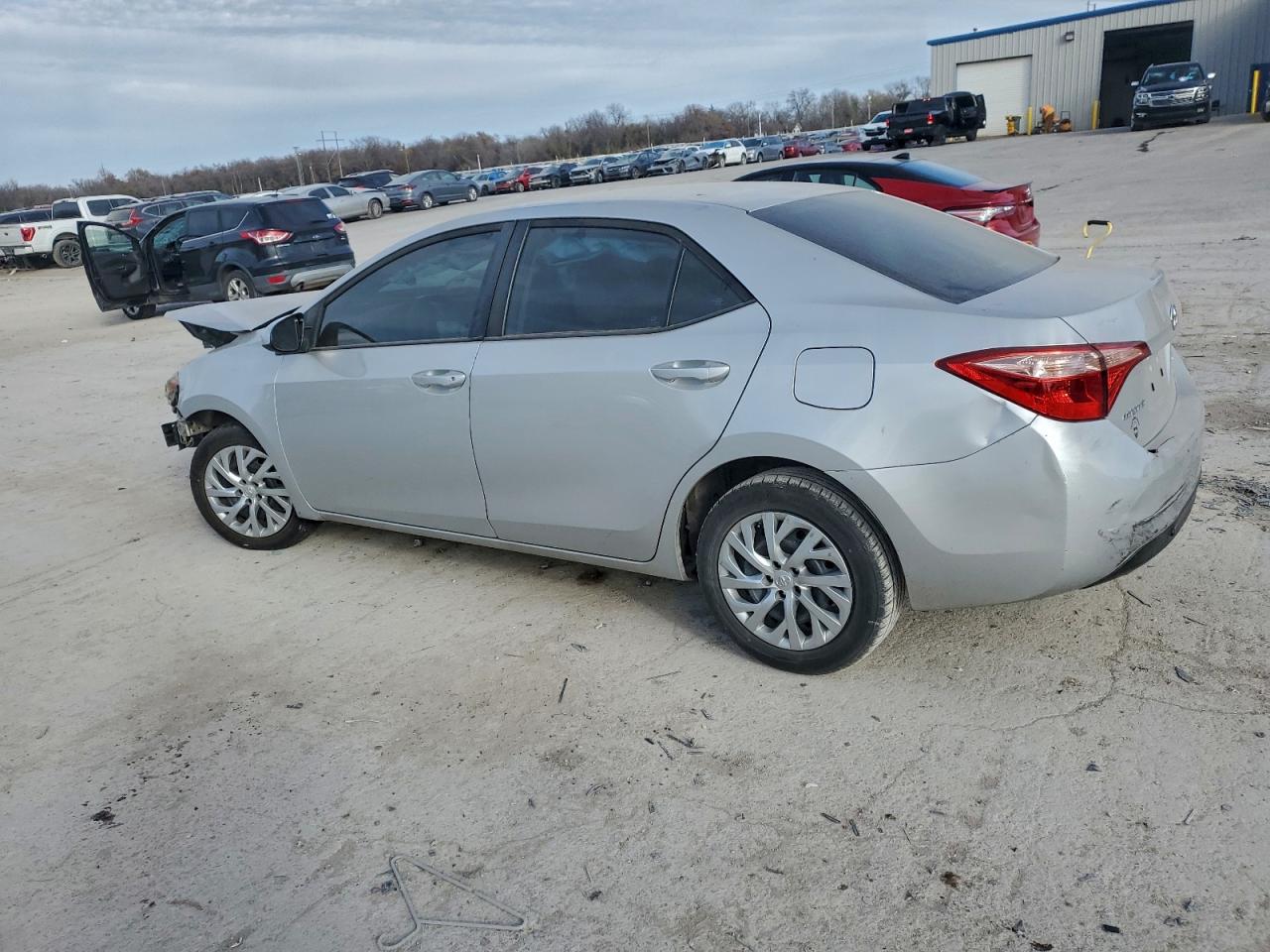2019 TOYOTA COROLLA LE photo 3