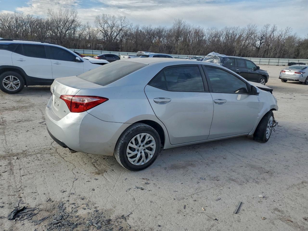 2019 TOYOTA COROLLA LE photo 5
