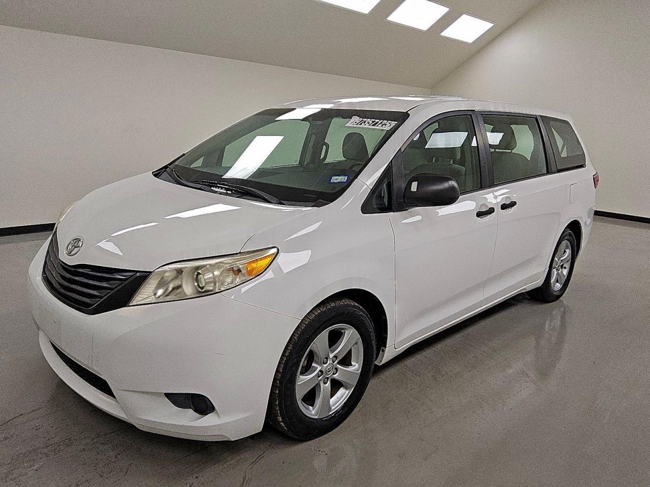 2016 TOYOTA SIENNA