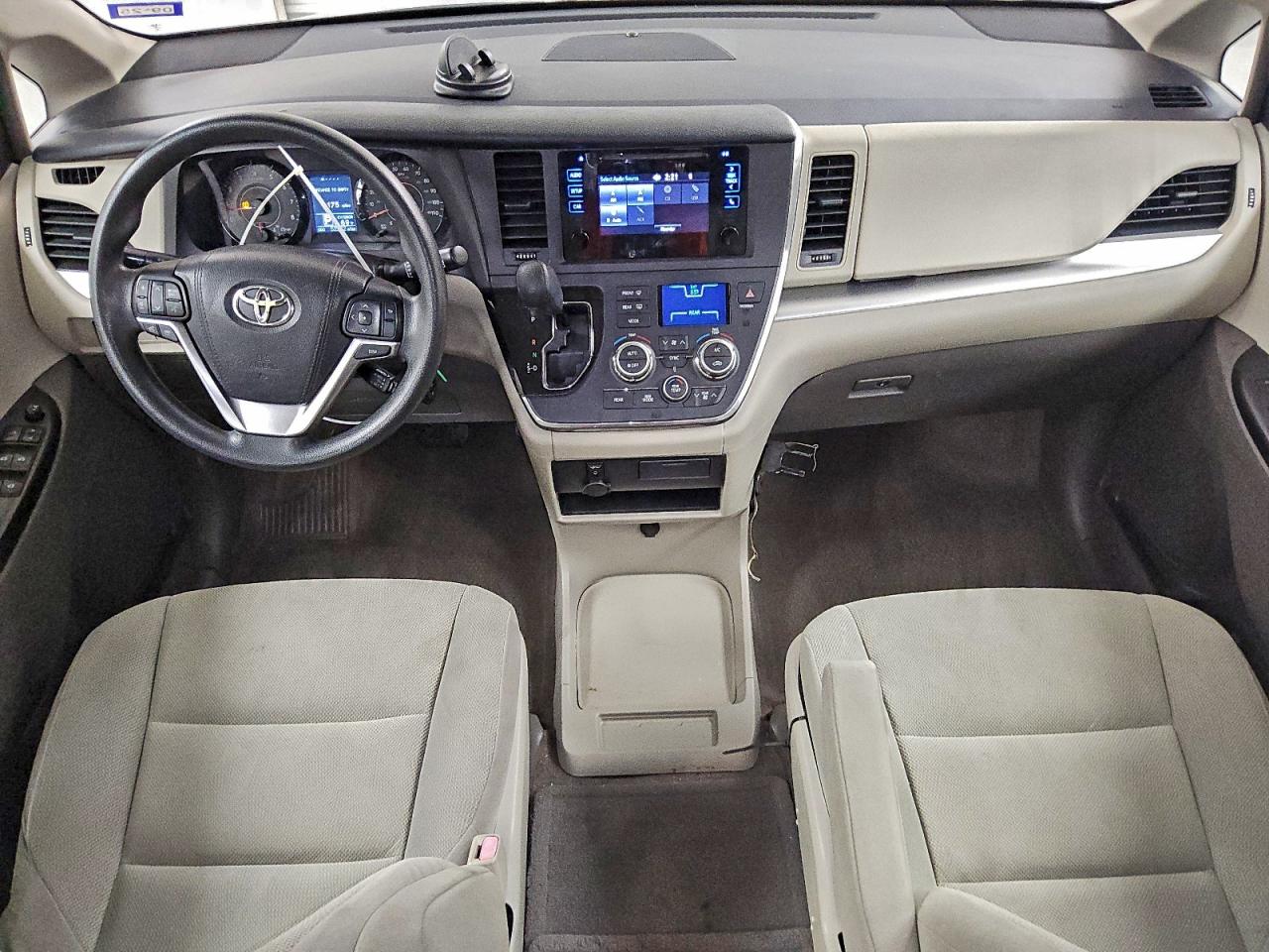 2016 TOYOTA SIENNA photo 8
