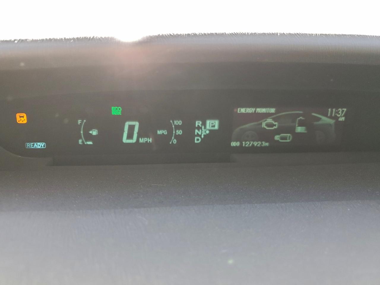 2015 TOYOTA PRIUS photo 17