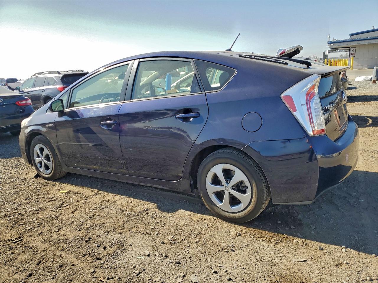 2015 TOYOTA PRIUS photo 3