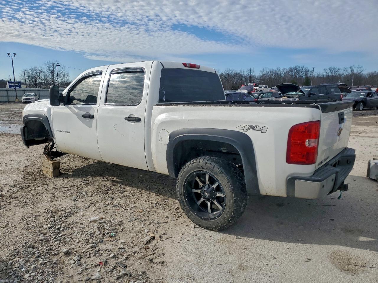 2013 CHEVROLET SILVERADO K1500 photo 2