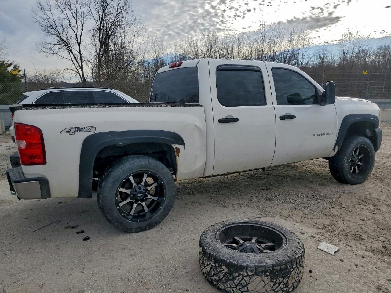 2013 CHEVROLET SILVERADO K1500 photo 3