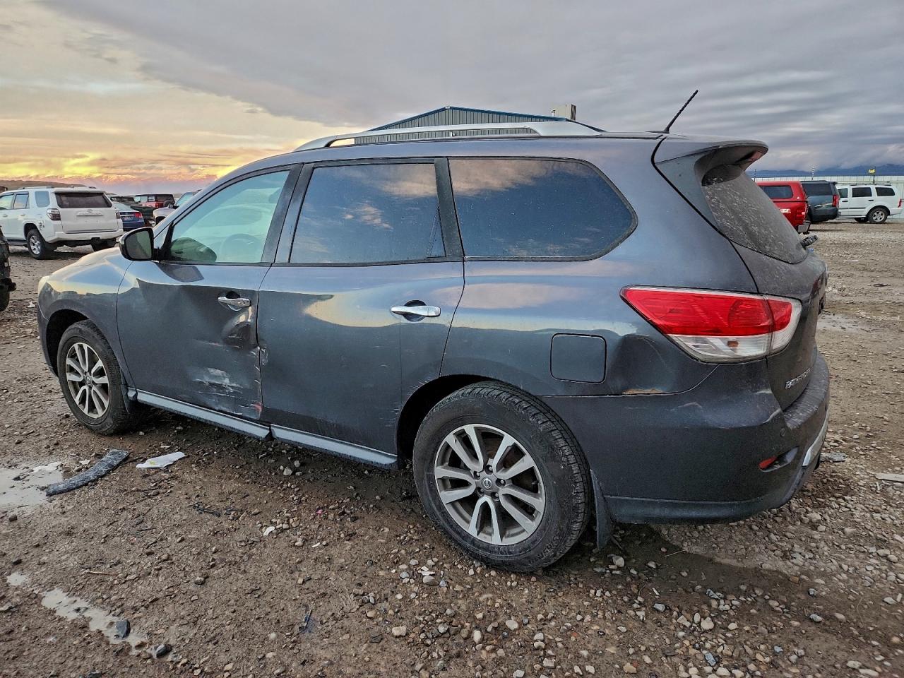 2013 NISSAN PATHFINDER S photo 2